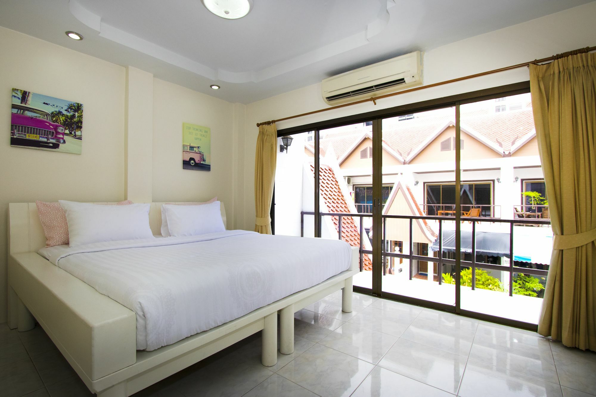 Ashford Villas Cosy Beach Pattaya Exteriör bild
