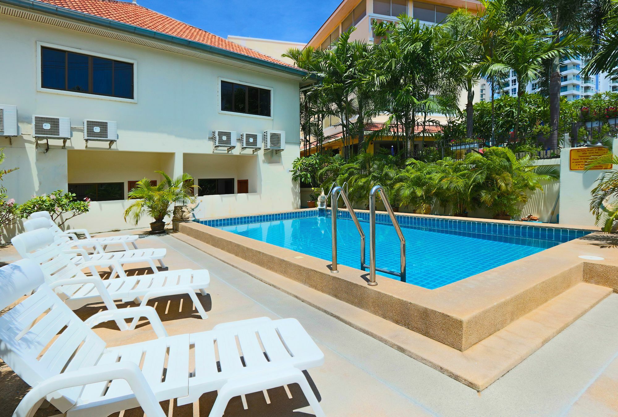 Ashford Villas Cosy Beach Pattaya Exteriör bild
