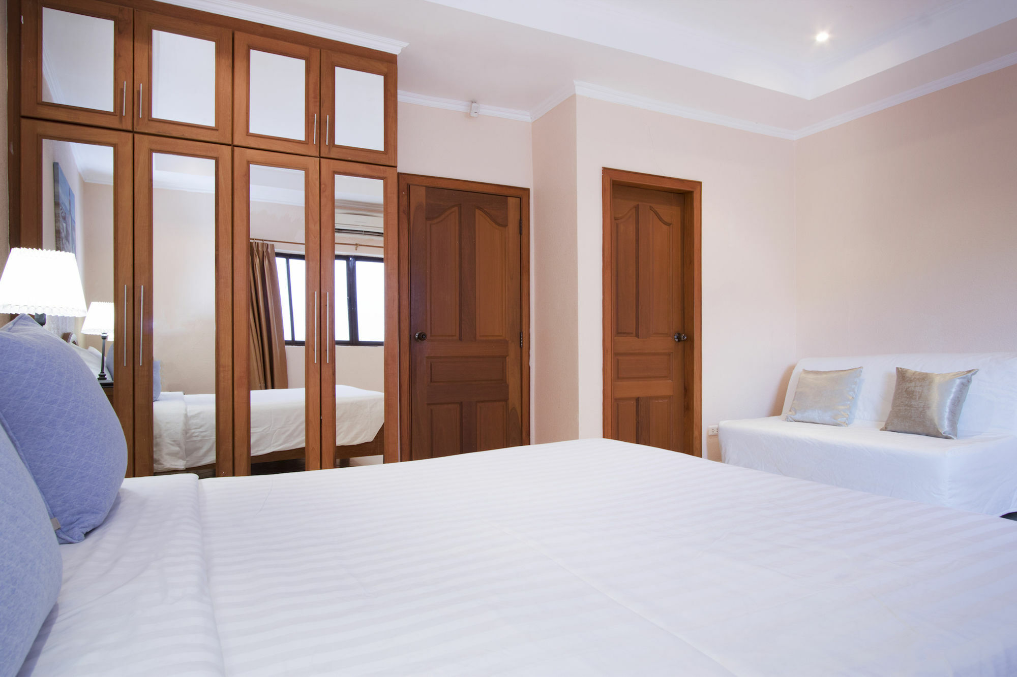 Ashford Villas Cosy Beach Pattaya Exteriör bild