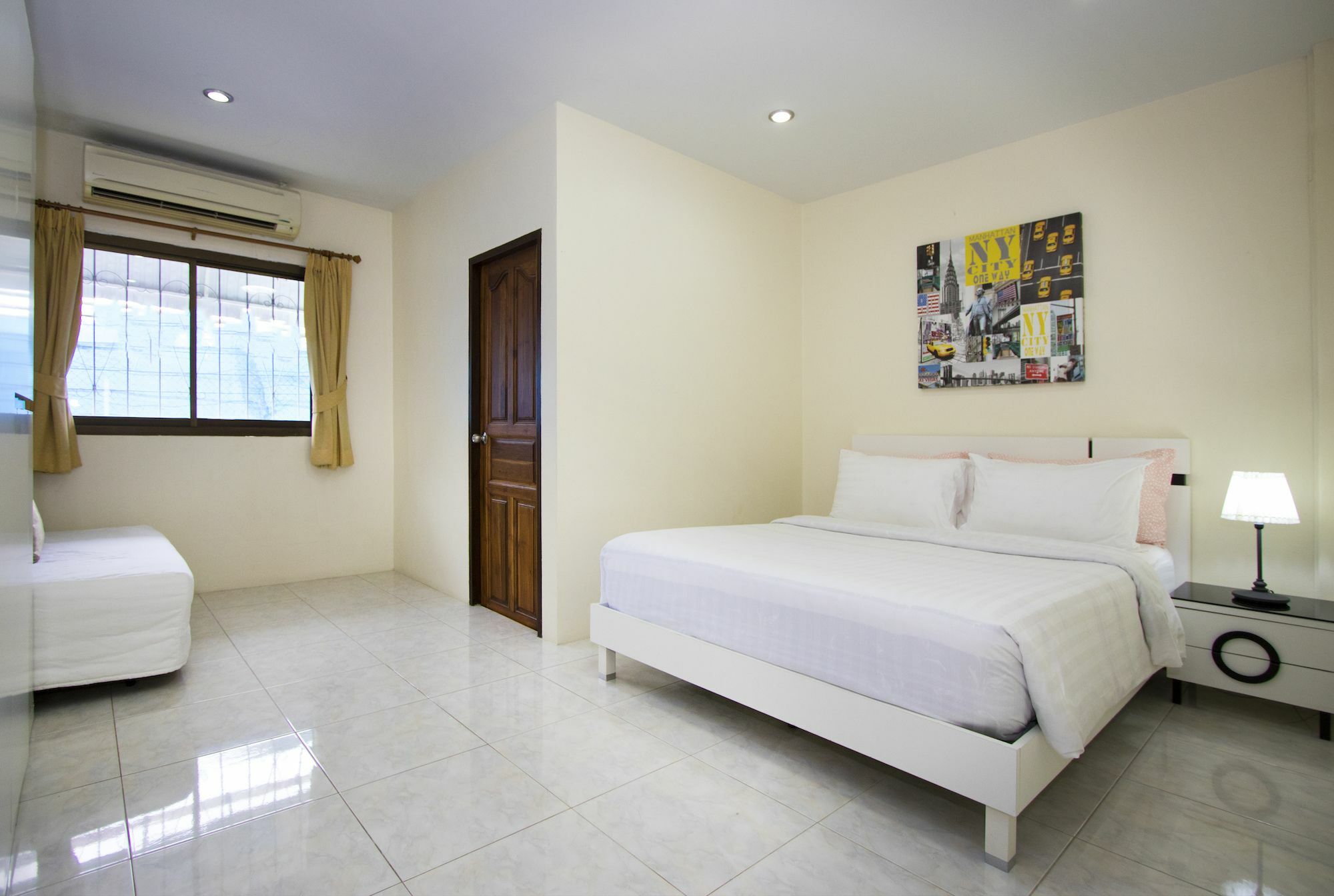 Ashford Villas Cosy Beach Pattaya Exteriör bild