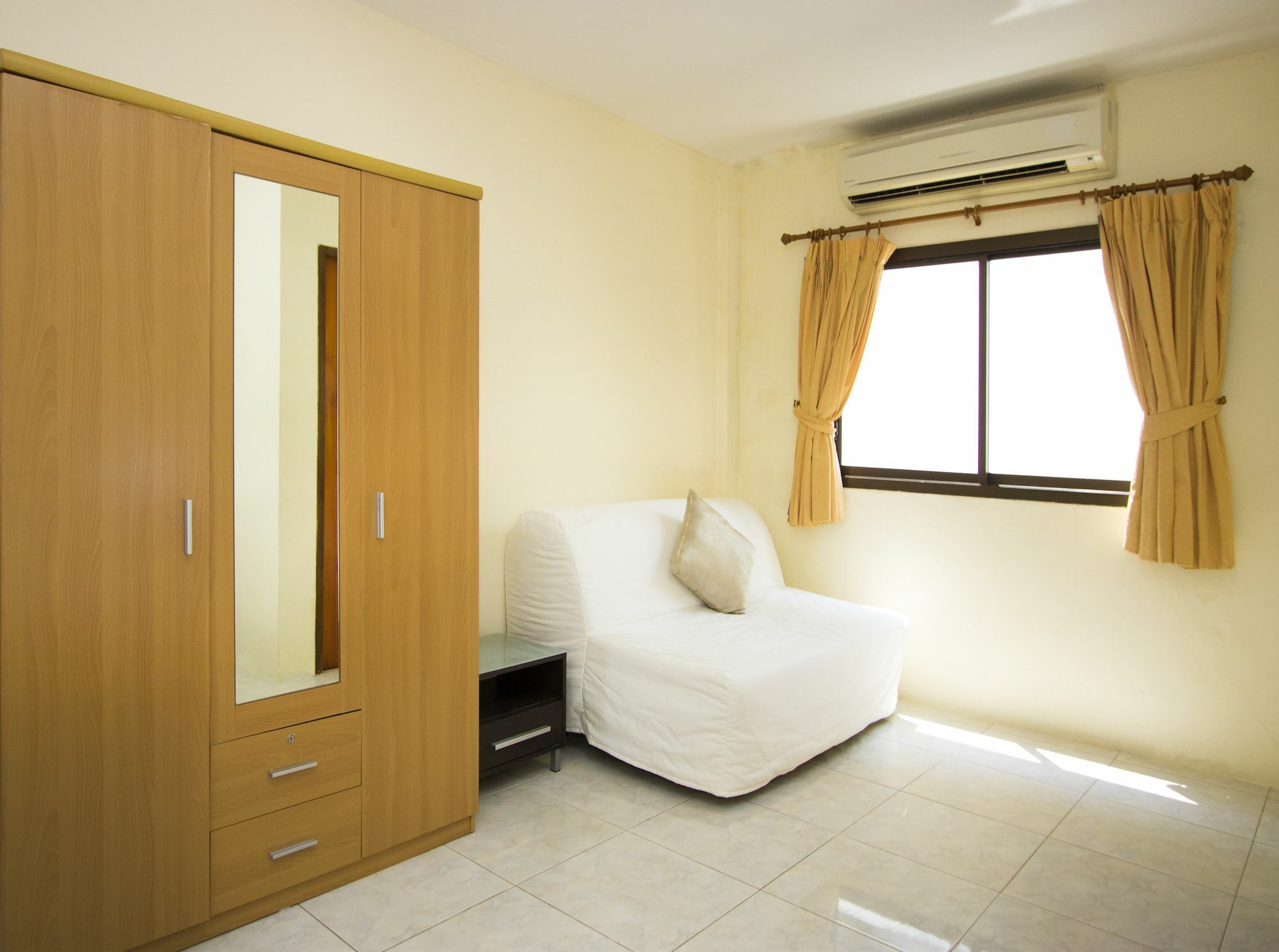 Ashford Villas Cosy Beach Pattaya Exteriör bild